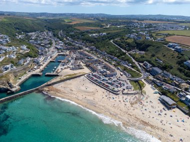 Güneşli bir günde Portreath Limanı Cornwall İngiltere Hava Aracı 
