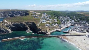 Portreath Limanı ve sahili Cornwall İngiltere insansız hava aracı 