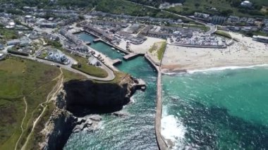 Portreath Limanı ve sahili Cornwall İngiltere insansız hava aracı 