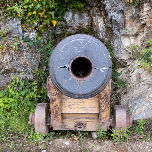 Kanonendonner Richtung Zuschauer — Stockfoto