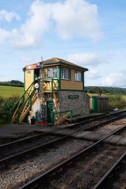 İngiltere demiryolundaki tren sinyalleri. 
