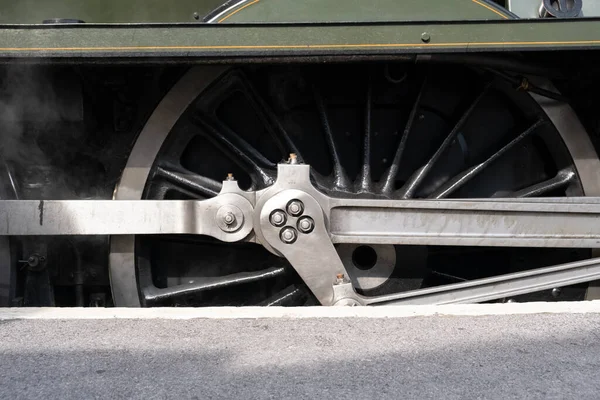 기관차의 바퀴가 닫히다 — 스톡 사진