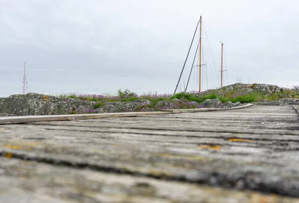 Ockero Suécia Junho 2021 Ponte Madeira Lado Com Mastro Veleiro — Fotografia de Stock