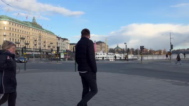 Oversteken Het Centrum Van Stockholm Buurt Van Oude Stad Late — Stockvideo