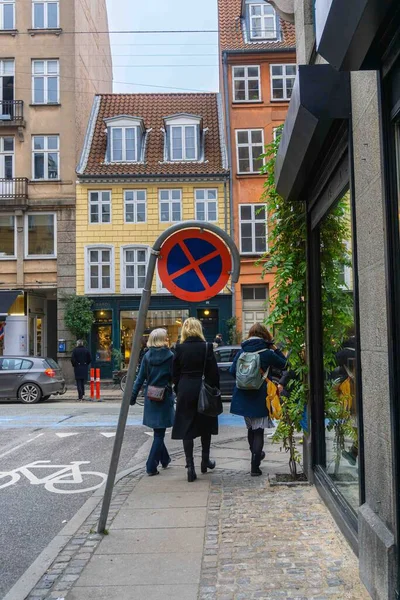 Copenhagen Denmark November 2021 Leaning Road Sign Prohibited Stopping Parking — Stock Photo, Image