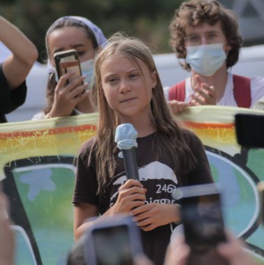  1 Ekim 2021: 1 Ekim 2021: Greta Thumberg 'in olağanüstü katılımıyla Fidays tarafından Milano sokaklarında düzenlenen iklim etkinliği