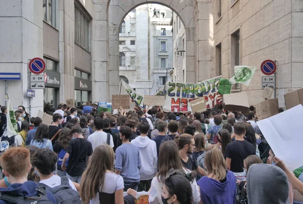 Ekim 2021 Milano Sokaklarında Gelecek Için Fidays Tarafından Düzenlenen Iklim — Stok fotoğraf