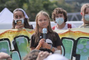 1 Ekim 2021: Milano sokaklarında düzenlenen iklim etkinliği, Greta Thumberg 'in olağanüstü katılımıyla Fidays tarafından gelecek için düzenlendi 