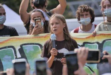 1 Ekim 2021: Milano sokaklarında düzenlenen iklim etkinliği, Greta Thumberg 'in olağanüstü katılımıyla Fidays tarafından gelecek için düzenlendi 