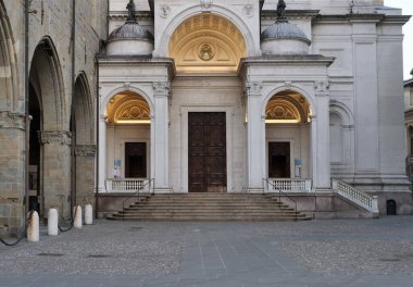  Duomo Meydanı, Bergamo alta, Lombardy, İtalya.