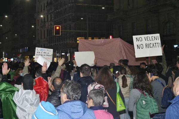 000 Demonstranter Milano Protesterar Gatorna Staden Mot Green Pass Och — Stockfoto