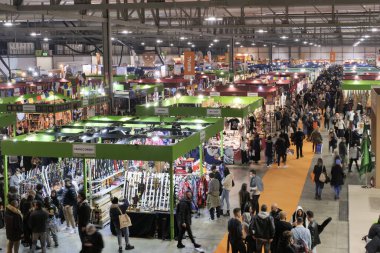 Tipik yerel ürünleri olan geleneksel sanatçılar yemek, folklor, müzik ve dans yok. Rho, Milan, İtalya