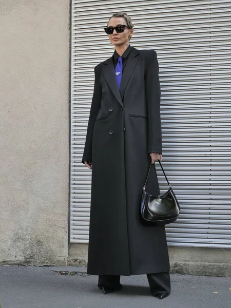 Yulia Wave Street Style Outfit Före Prada Modevisning Milano Modevecka — Stockfoto