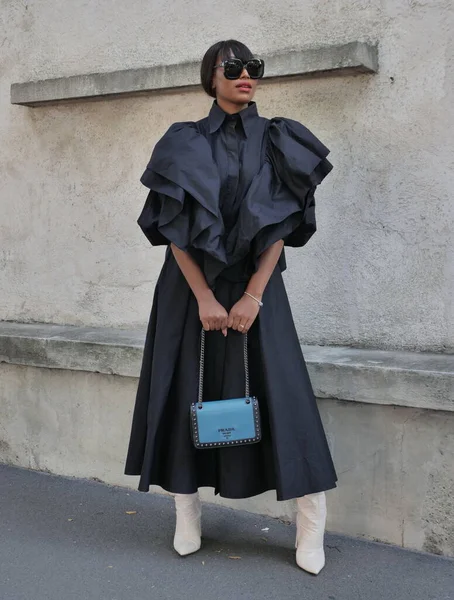 Blogueur Mode Invités Mannequin Tenue Style Rue Avant Défilé Mode — Photo