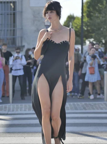Blogger Moda Invitados Modelo Ropa Calle Antes Del Desfile Moda —  Fotos de Stock
