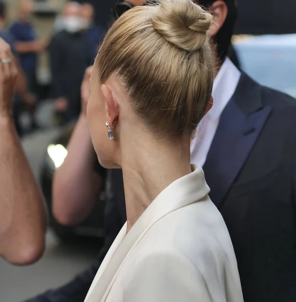 Aktorka Kate Bosworth Pozowała Dla Fotografów Przed Pokazem Mody Armani — Zdjęcie stockowe