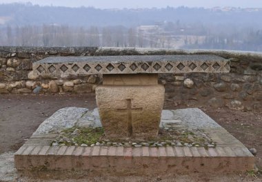 Rocchetta Sığınağı 'nda sunak, Milan, Lombardy, İtalya