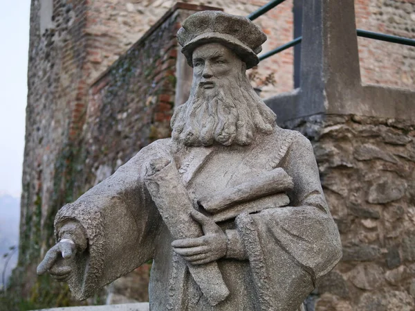 Estatua Leonardo Vinci Santuario Rocchetta Milán Lombardía Italia —  Fotos de Stock