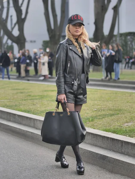 Fashion Blogger Street Style Strój Pokazie Mody Emporio Armani Podczas — Zdjęcie stockowe