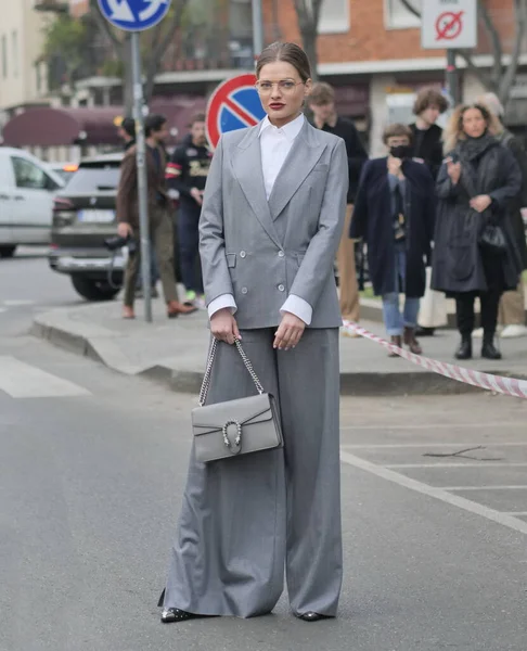 Moda Blogger Street Style Outfit Emporio Armani Fashion Show Milano — Fotografia de Stock
