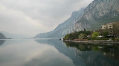 Lecco Gölü manzarası, Lombardy, İtalya