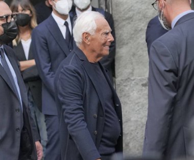 Giorgio Armani, Milano moda haftasında hayranları arasında yürüyüş yapıyor. Sonbahar / kış koleksiyonları 2020 / 2021