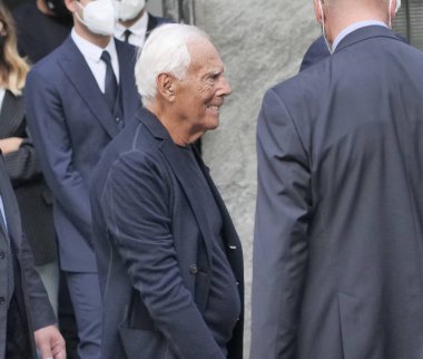 Giorgio Armani, Milano moda haftasında hayranları arasında yürüyüş yapıyor. Sonbahar / kış koleksiyonları 2020 / 2021