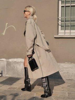Caroline Daur, Milano moda haftasında Alberta Ferretti moda gösterisinden önce sonbahar / kış koleksiyonları 2021 / 2022