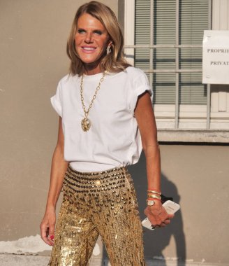 Anna Dello Russo Milano moda haftasında Alberta Ferretti moda defilesinden önce / Kış koleksiyonları 2021 / 2022