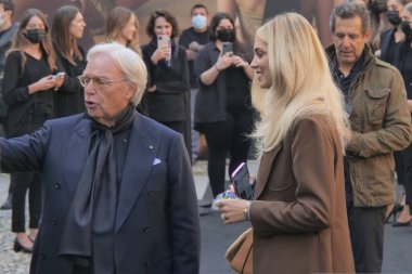 Milano moda haftasında Tods defilesinden sonra Chiara Ferragni ve Della Valle kardeşler sonbahar / kış koleksiyonları 2021 / 2022