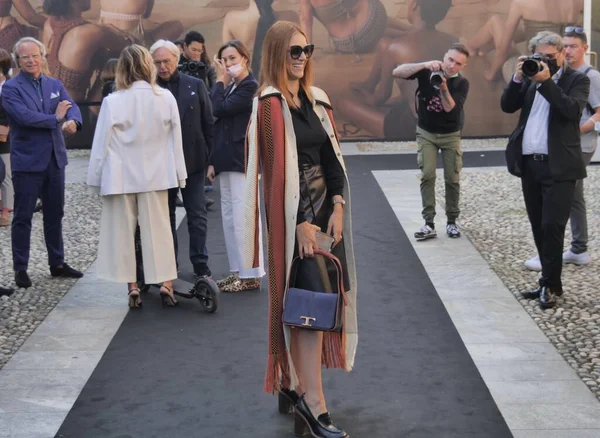 Moda Bloggers Street Style Trajes Antes Del Desfile Moda Gucci — Foto  editorial de stock © Lukefotografo #442557394