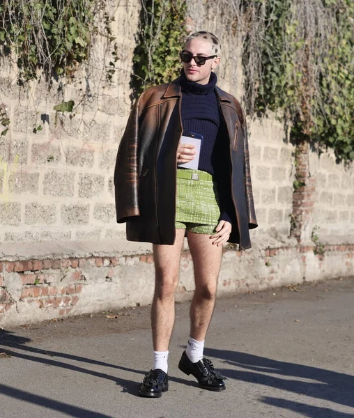 Modebloggerin Streetstyle Outfit Vor Prada Modenschau Während Der Mailänder Modewoche — Stockfoto