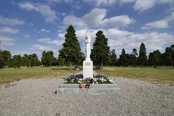 Estatua Mármol Blanco Ángel Campo Del Cementerio Milán Construida Memoria — Foto de Stock