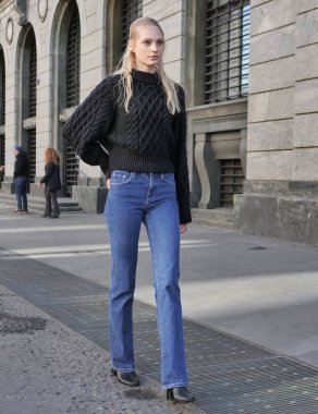  Milano moda haftası 2022 'de Milano, Lombardy, İtalya' da moda blog tarzı sokak kıyafeti