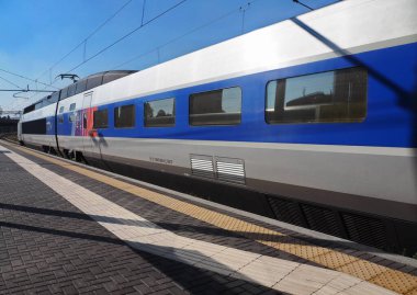 Paris-Milan Yüksek hız treni SNCF TGV Lyria, Porta Garibaldi İstasyonu, Milan, Lombardiya.