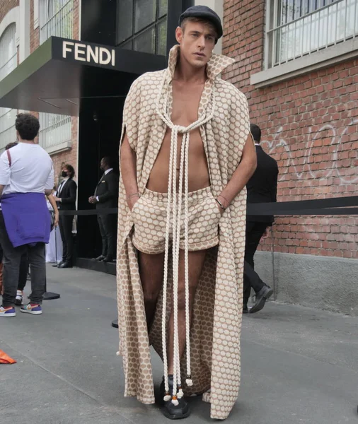 Fashion Bloggers Street Style Outfit Fendi Fashion Show Milano Fashion — Foto de Stock
