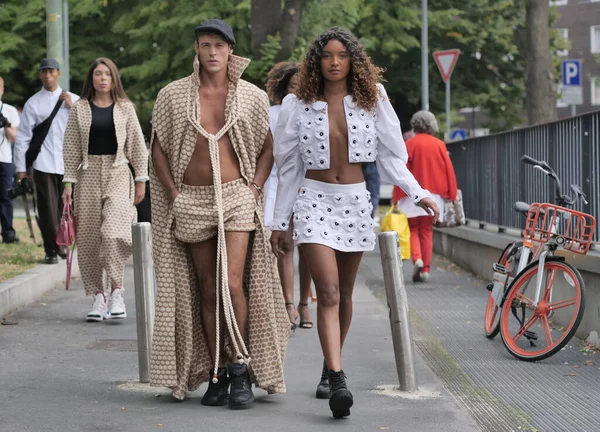 Fashion Bloggers Street Style Outfit Fendi Fashion Show Milano Fashion — Foto de Stock
