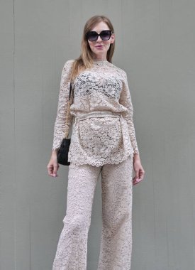 Fashion blogger street style outfit before Dolce & Gabbana fashion show during MFW spring/summer man collections