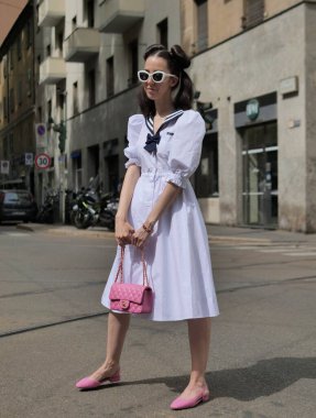 Fashion blogger street style outfit before Dolce & Gabbana fashion show during MFW spring/summer man collections