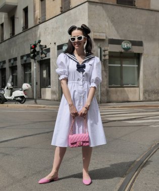 Fashion blogger street style outfit before Dolce & Gabbana fashion show during MFW spring/summer man collections