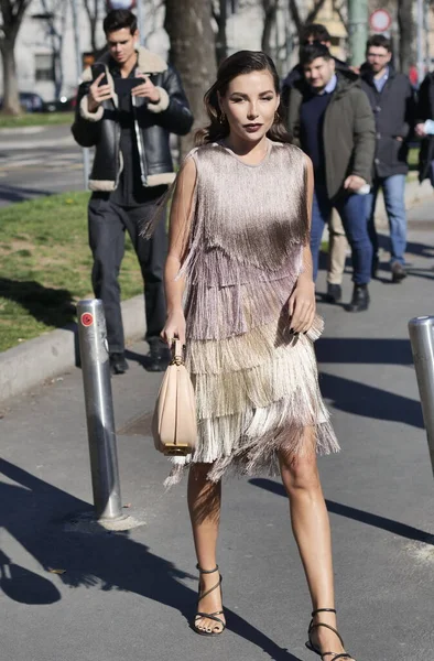 Fashion Blogger Karina Posing Photographers Fendi Fashion Show Milano Fashion — Stockfoto