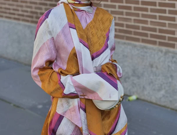 Fashion Blogger Walking Colorated Outfit Street Fendi Fashion Show Milano — Zdjęcie stockowe