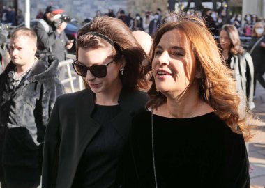 Anne Hathaway and Roberta Armani walking in the street before Armani fashion show during Milano fashion week fall/winter woman collections 2022