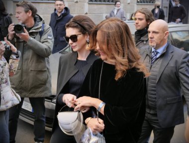 Anne Hathaway and Roberta Armani walking in the street before Armani fashion show during Milano fashion week fall/winter woman collections 2022