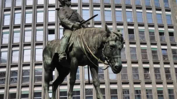 Bronze Statue Giuseppe Missori Milan Lombardy Italy — стокове відео