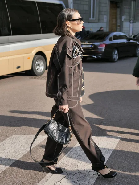 Mode Bloggare Karina Nigai Street Style Outfit Före Salvatore Ferragamo — Stockfoto