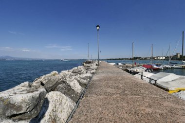  Görüntü Desenzano Konsolosu Garda Gölü, Lombardiya - İtalya 