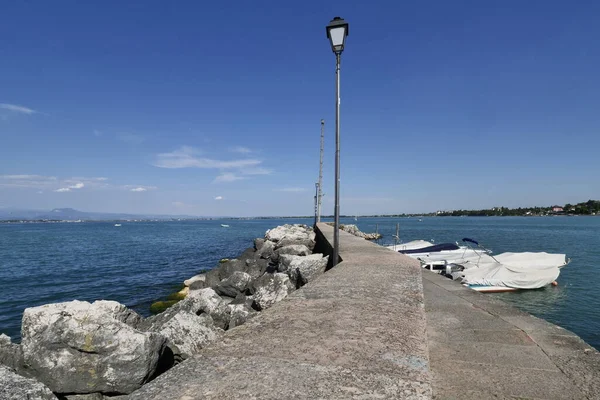 Θέα Από Desenzano Sul Garda Lake Λομβαρδία Ιταλία — Φωτογραφία Αρχείου