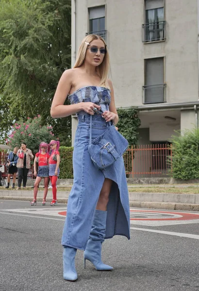 Moda Blogger Street Style Outfit Diesel Fashion Show Milano Fashion — Foto de Stock