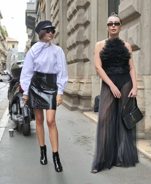 Μοντέρνα Γυναικεία Street Style Εξαρτήσεις Πριν Από Calcaterra Επίδειξη Μόδας — Φωτογραφία Αρχείου